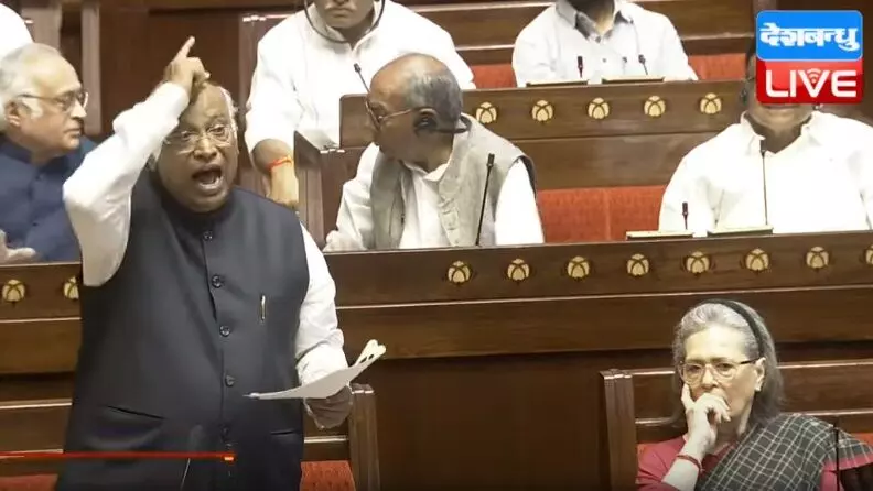 हम फ्रंट फुट पर थे फिर अचानक युद्ध विराम की घोषणा क्यों हो गई : खड़गे हम फ्रंट फुट पर थे फिर अचानक युद्ध विराम की घोषणा क्यों हो गई : खड़गे