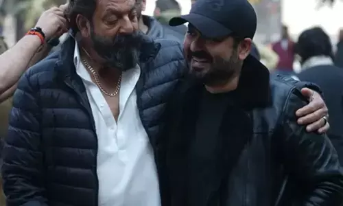 धुरंधर के सेट से संजय दत्त के जन्मदिन पर आदित्य धर का खास तोहफा धुरंधर के सेट से संजय दत्त के जन्मदिन पर आदित्य धर का खास तोहफा