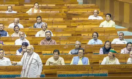 राज्यसभा में प्रधानमंत्री से चर्चा का जवाब मांग रहे विपक्ष का सदन से वॉकआउट राज्यसभा में प्रधानमंत्री से चर्चा का जवाब मांग रहे विपक्ष का सदन से वॉकआउट