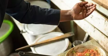 रेस्तरां मेन्यू में सॉल्ट वार्निंग लेबल से दिल और किडनी रोगों की रोकथाम: लैंसेट