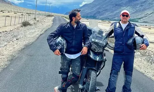 सियाचिन बेस कैंप गए नकुल मेहता, कहा- वहां की जिंदगी के बारे में लिखते हुए रोंगटे खड़े हो रहे हैं सियाचिन बेस कैंप गए नकुल मेहता, कहा- वहां की जिंदगी के बारे में लिखते हुए रोंगटे खड़े हो रहे हैं