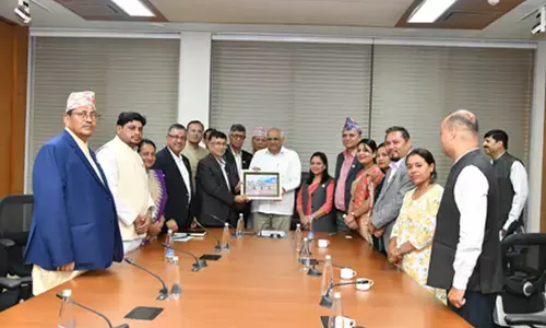 नेपाल की संसद के 14 युवा सांसदों और 8 राजनीतिक दलों के नेताओं ने सीएम भूपेंद्र पटेल से शिष्टाचार भेंट की नेपाल की संसद के 14 युवा सांसदों और 8 राजनीतिक दलों के नेताओं ने सीएम भूपेंद्र पटेल से शिष्टाचार भेंट की