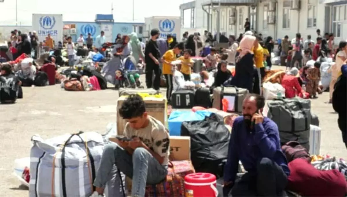 पाकिस्तान और ईरान की जेलों में कैद करीब 10 हजार अफगान नागरिक रिहा होकर स्वदेश लौटे पाकिस्तान और ईरान की जेलों में कैद करीब 10 हजार अफगान नागरिक रिहा होकर स्वदेश लौटे