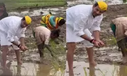 बिहार : राजद से निष्कासित पूर्व मंत्री तेज प्रताप का दिखा अलग अंदाज, धान के खेत में रोपनी करते नजर आए बिहार : राजद से निष्कासित पूर्व मंत्री तेज प्रताप का दिखा अलग अंदाज, धान के खेत में रोपनी करते नजर आए