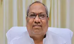 कोडीन कफ सिरप सिंडीकेट : अखिलेश यादव की तस्वीर पर संजय निषाद ने मांगा स्पष्टीकरण