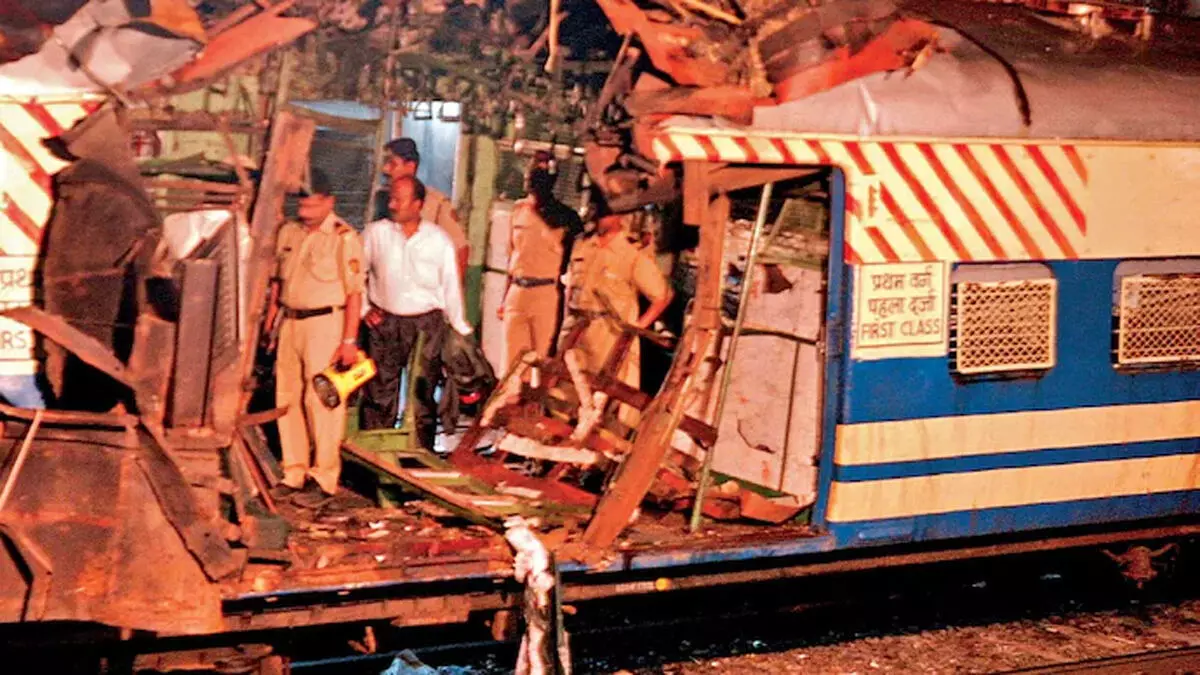 मुंबई ट्रेन धमाके : हाईकोर्ट ने खोली जांच की पोल