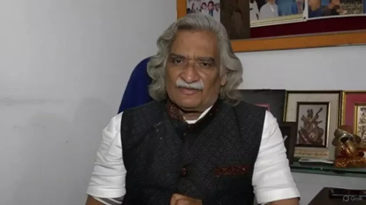 श्रावण मास में पीएम मोदी को भेंट किया गया जीआई क्राफ्ट से निर्मित शिवलिंग : डॉ रजनीकांत श्रावण मास में पीएम मोदी को भेंट किया गया जीआई क्राफ्ट से निर्मित शिवलिंग : डॉ रजनीकांत