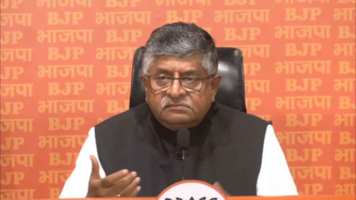 राहुल गांधी झूठ बोलने में माहिर, लोगों को धमकाना और डराना खुद उनकी फितरत : रविशंकर प्रसाद राहुल गांधी झूठ बोलने में माहिर, लोगों को धमकाना और डराना खुद उनकी फितरत : रविशंकर प्रसाद