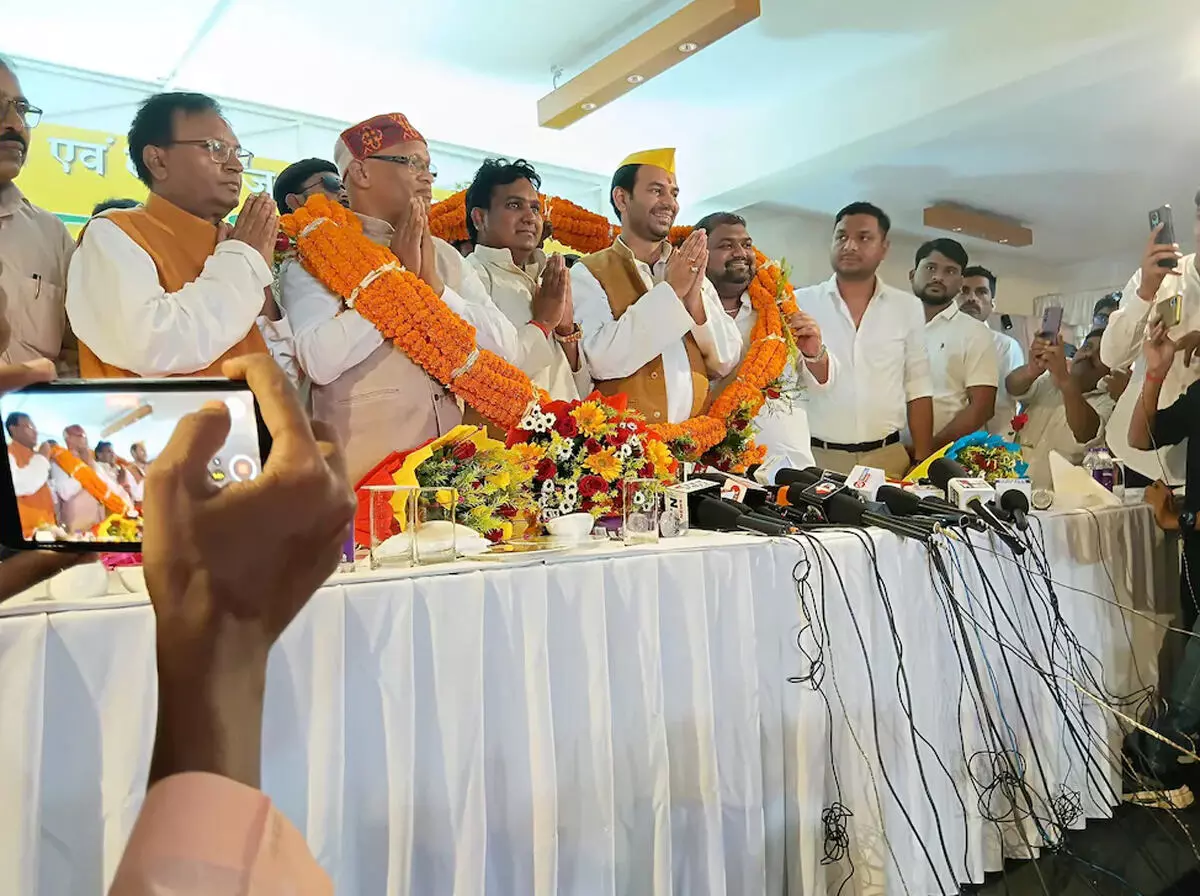 बिहार : तेज प्रताप का वीवीआईपी पार्टी से गठबंधन, कहा- तेजस्वी के साथ हमेशा रहेगा मेरा आशीर्वाद बिहार : तेज प्रताप का वीवीआईपी पार्टी से गठबंधन, कहा- तेजस्वी के साथ हमेशा रहेगा मेरा आशीर्वाद