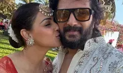 जेनिलिया के जन्मदिन पर पति रितेश देशमुख का प्यार भरा पोस्ट, कहा- आप हमारे घर की धड़कन हो... जेनिलिया के जन्मदिन पर पति रितेश देशमुख का प्यार भरा पोस्ट, कहा- आप हमारे घर की धड़कन हो...