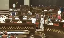 संसद में भारी बवाल, दोनों सदन की कार्यवाही हुई स्थगित संसद में भारी बवाल, दोनों सदन की कार्यवाही हुई स्थगित