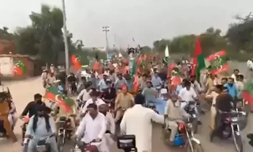 पाकिस्तान : तहरीक-ए-इंसाफ ने किया विरोध प्रदर्शन, इमरान खान को रिहा करने की मांग पाकिस्तान : तहरीक-ए-इंसाफ ने किया विरोध प्रदर्शन, इमरान खान को रिहा करने की मांग