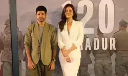 ‘120 बहादुर’ के लिए फरहान अख्तर ने राशि खन्ना को क्यों चुना, डायरेक्टर ने किया खुलासा ‘120 बहादुर’ के लिए फरहान अख्तर ने राशि खन्ना को क्यों चुना, डायरेक्टर ने किया खुलासा