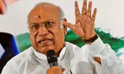 हमें एसआईआर प्रक्रिया पर संसद में चर्चा करने का मौका मिलना चाहिए : खड़गे हमें एसआईआर प्रक्रिया पर संसद में चर्चा करने का मौका मिलना चाहिए : खड़गे