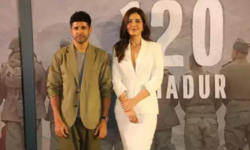 ‘120 बहादुर’ के लिए फरहान अख्तर ने राशि खन्ना को क्यों चुना, डायरेक्टर ने किया खुलासा ‘120 बहादुर’ के लिए फरहान अख्तर ने राशि खन्ना को क्यों चुना, डायरेक्टर ने किया खुलासा