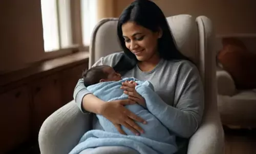 कामकाजी महिलाएं भी सफलतापूर्वक कर सकती हैं ब्रेस्टफीडिंग, बस चाहिए सही जानकारी