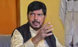 राहुल गांधी को चुनाव आयोग पर आरोप लगाने की बजाय पक्ष रखना चाहिए : रामदास आठवले