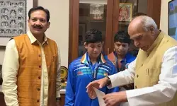 अंडर-17 कुश्ती चैंपियनशिप विजेताओं को मिला खास तोहफा, पहुंचे संसद भवन अंडर-17 कुश्ती चैंपियनशिप विजेताओं को मिला खास तोहफा, पहुंचे संसद भवन