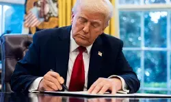 राष्ट्रपति डोनाल्ड ट्रंप ने भारत पर शुल्क 50 फीसदी तक बढ़ाया : क्या होगा इस आदेश का असर राष्ट्रपति डोनाल्ड ट्रंप ने भारत पर शुल्क 50 फीसदी तक बढ़ाया : क्या होगा इस आदेश का असर