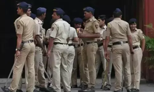 मुंबई क्राइम ब्रांच की बड़ी कार्रवाई, हथियार के साथ पांच शूटर गिरफ्तार मुंबई क्राइम ब्रांच की बड़ी कार्रवाई, हथियार के साथ पांच शूटर गिरफ्तार