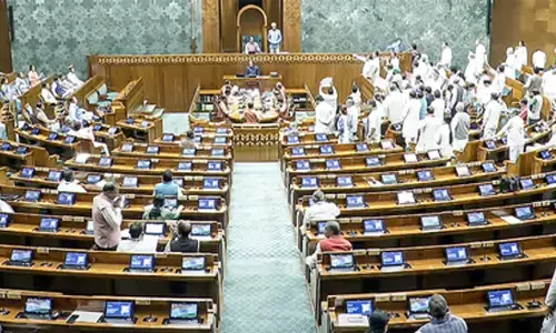 लोकसभा में कांग्रेस के तीन सांसदों ने वायु प्रदूषण पर जताई चिंता, स्थगन प्रस्ताव देकर चर्चा की मांग की