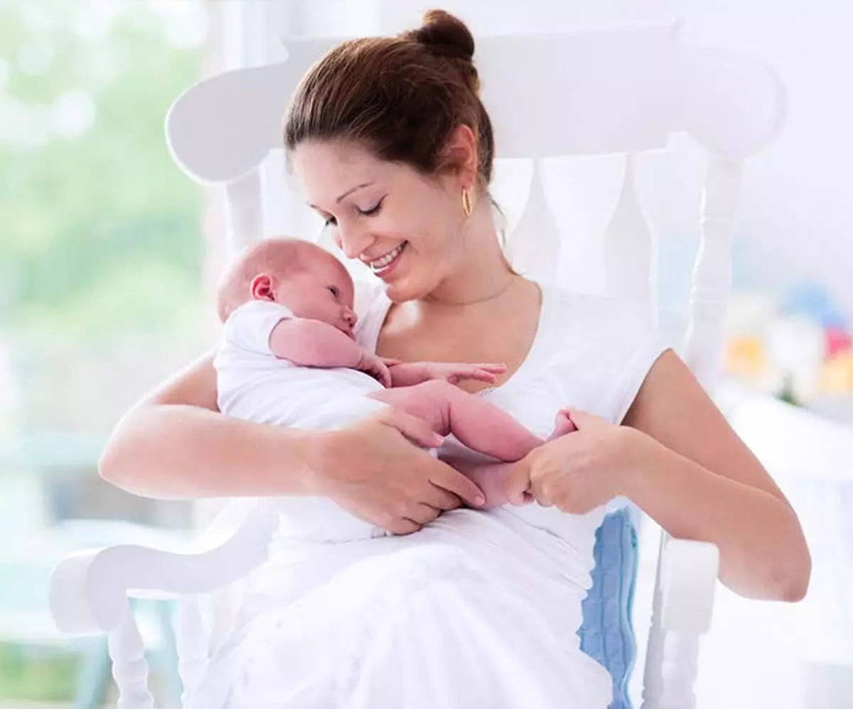 बीमारी में भी मां करा सकती है सुरक्षित स्तनपान, पहले जरूर लें डॉक्टर की सलाह