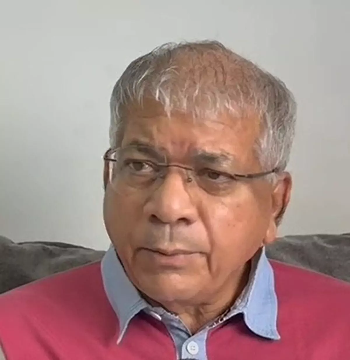 चुनाव आयोग के खिलाफ कानूनी लड़ाई में साथ जुड़ें राहुल गांधी : प्रकाश आंबेडकर