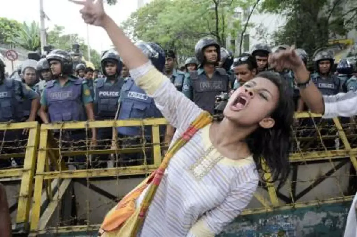 बांग्लादेश में महिलाओं के प्रति दोहरा रवैया पर यूनुस सरकार की आलोचना