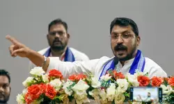 सांसद चंद्रशेखर ने गयासुद्दीन हैदर कैनाल पर बसी बस्ती को उजाड़ने का आरोप लगाया