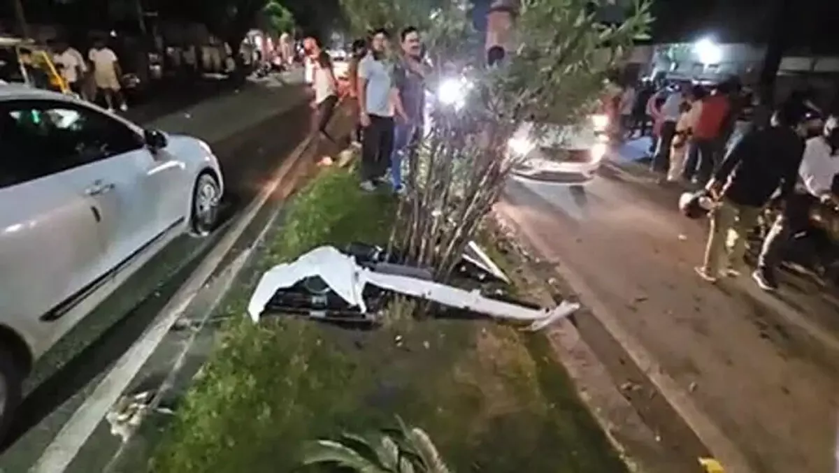 रांची में दर्दनाक सड़क हादसा : तेज रफ्तार फॉर्च्यूनर ने ली तीन जानें रांची में दर्दनाक सड़क हादसा : तेज रफ्तार फॉर्च्यूनर ने ली तीन जानें