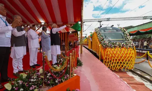 वंदे भारत ट्रेन से पर्यटन, वाणिज्य और कनेक्टिविटी को बढ़ावा मिलेगा : पीएम मोदी