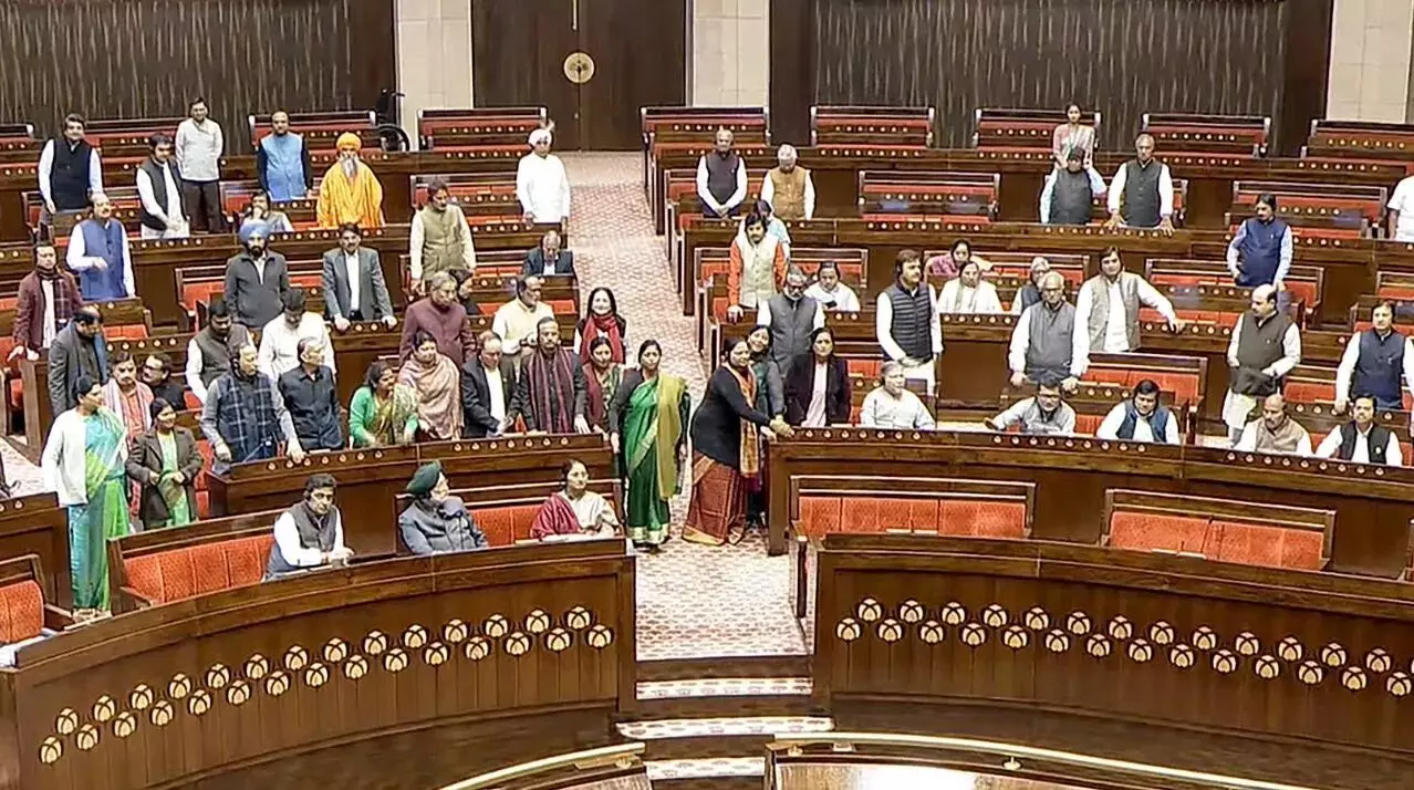 हंगामे के कारण संसद के दोनों सदनों राज्यसभा और लोकसभा की कार्यवाही स्थगित