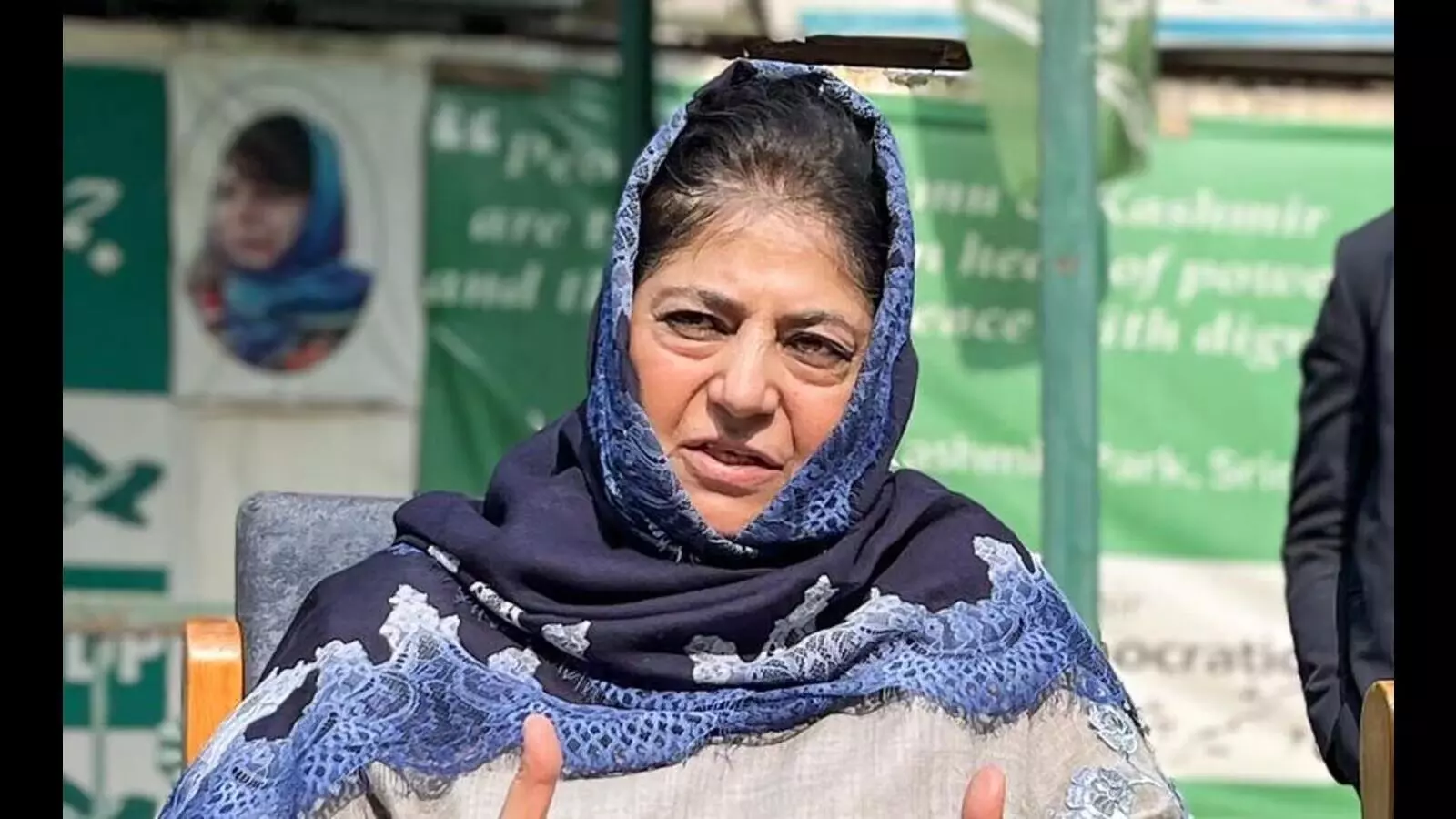 मुफ्ती ने केंद्र सरकार के फैसले की निंदा की, कहा-उपराज्यपाल द्वारा विधायकों को नामित करने का अधिकार लोकतंत्र का उल्लंघन मुफ्ती ने केंद्र सरकार के फैसले की निंदा की, कहा-उपराज्यपाल द्वारा विधायकों को नामित करने का अधिकार लोकतंत्र का उल्लंघन