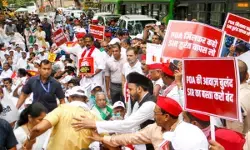 चुनाव आयोग ने मतदाता सूची को लेकर आंदोलन कर रहे विपक्षी नेताओं के आरोपों को ‘गलत’ बताया