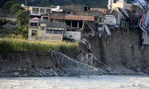 पाकिस्तान: पंजाब प्रांत में भारी बारिश ने मचाई तबाही, अब तक 166 की मौत पाकिस्तान: पंजाब प्रांत में भारी बारिश ने मचाई तबाही, अब तक 166 की मौत