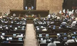 संसद : बिहार एसआईआर को लेकर चर्चा की मांग पर अड़ा विपक्ष, दोनों सदनों की कार्यवाही स्थगित संसद : बिहार एसआईआर को लेकर चर्चा की मांग पर अड़ा विपक्ष, दोनों सदनों की कार्यवाही स्थगित