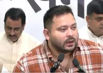 एसआईआर को लेकर तेजस्वी ने फिर उठाए सवाल, कहा - गुजरात के वोटर भी बिहार के मतदाता बन रहे