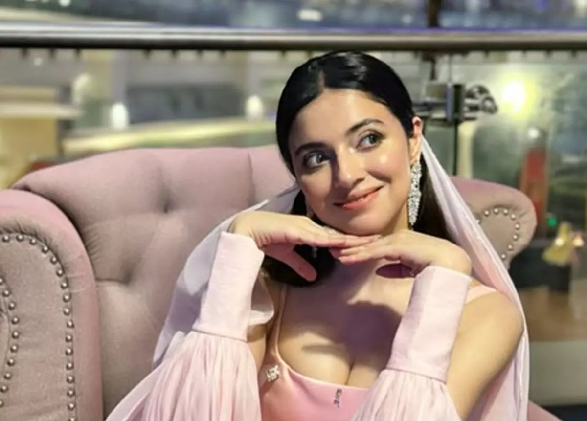 श्रीदेवी के गाने ना जाने कहां से आई है पर डांस करती नजर आईं दिव्या खोसला, पोछा लगाते हुए किए जबरदस्त स्टेप्स श्रीदेवी के गाने ना जाने कहां से आई है पर डांस करती नजर आईं दिव्या खोसला, पोछा लगाते हुए किए जबरदस्त स्टेप्स