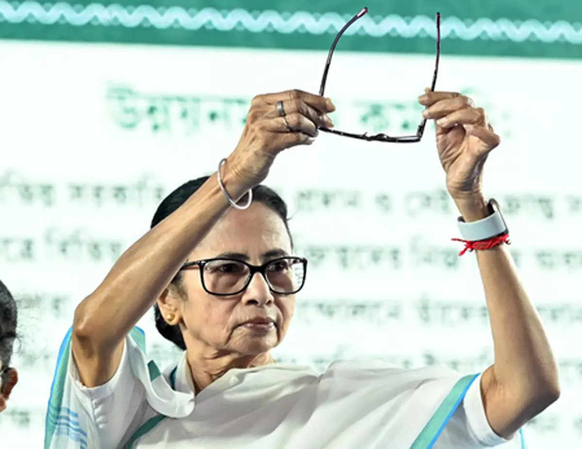 सिनेमा हॉल और मल्टीप्लेक्स में रोजाना दिखानी होगी एक बंगाली फिल्म, ममता सरकार का फैसला सिनेमा हॉल और मल्टीप्लेक्स में रोजाना दिखानी होगी एक बंगाली फिल्म, ममता सरकार का फैसला