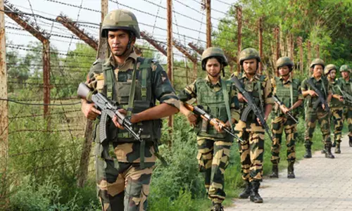 जम्मू-कश्मीर : सांबा जिले में बॉर्डर से सटे दो किमी के दायरे में रात्रि कर्फ्यू लगा जम्मू-कश्मीर : सांबा जिले में बॉर्डर से सटे दो किमी के दायरे में रात्रि कर्फ्यू लगा