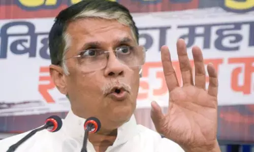 चुनाव आयोग की मतदाता सूची फर्जी है : पवन खेड़ा