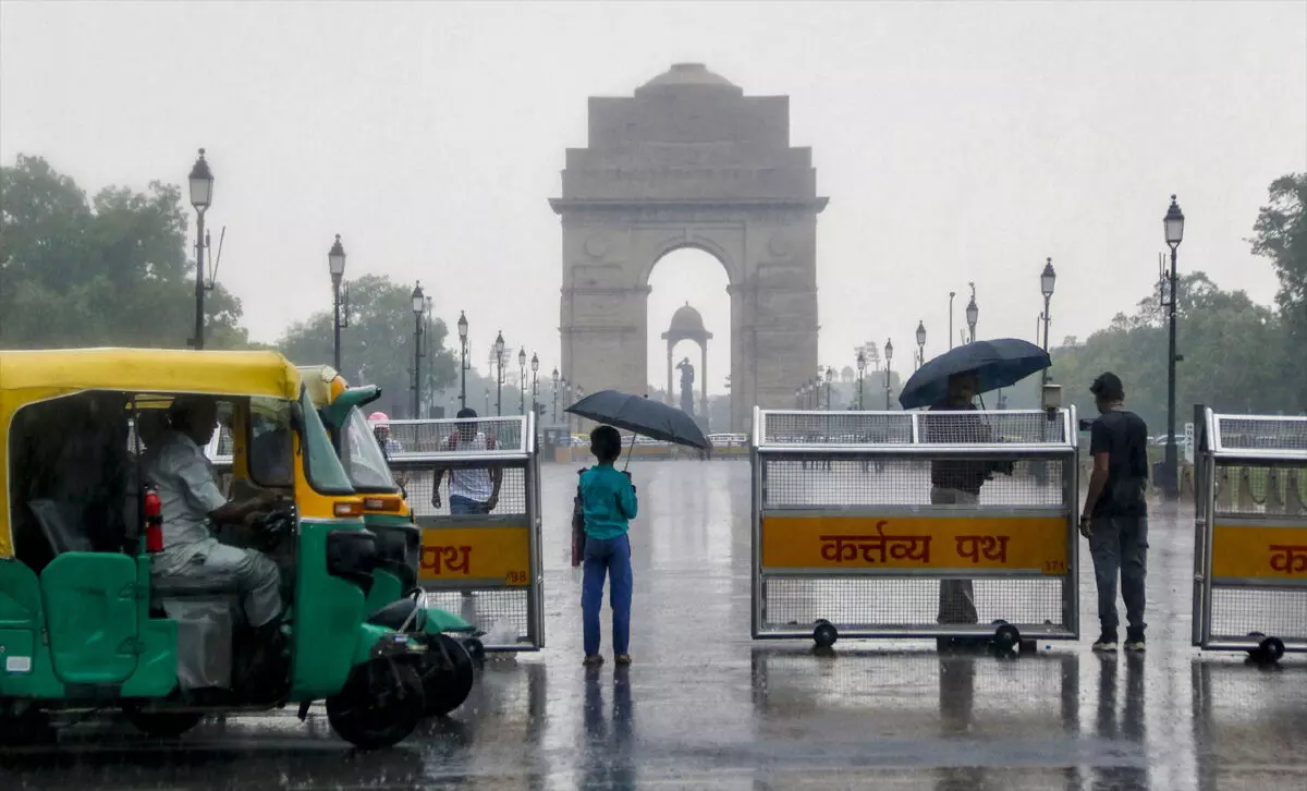 दिल्ली-एनसीआर में बारिश के साथ सुबह की शुरुआत, आईएमडी ने जारी किया रेड अलर्ट