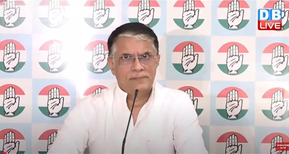 चुनाव आयोग हमें दे वाराणसी की वोटर लिस्ट: पवन खेड़ा