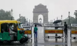 दिल्ली-एनसीआर में बारिश के साथ सुबह की शुरुआत, आईएमडी ने जारी किया रेड अलर्ट