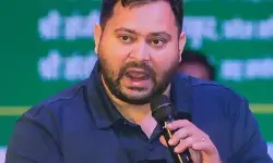 तेजस्वी ने चुनावी फर्जीवाड़े का किया खुलासा, बताया-जेडीयू एमएलसी दिनेश सिंह के पास हैं दो वोटर आईडी