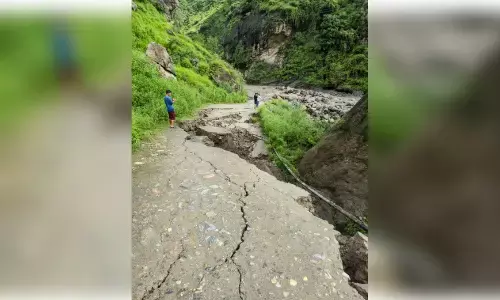 जम्मू-कश्मीर के किश्तवाड़ में बादल फटा, भारी नुकसान की आशंका जम्मू-कश्मीर के किश्तवाड़ में बादल फटा, भारी नुकसान की आशंका