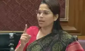 सीएम योगी की तारीफ करना विधायक पूजा पाल को पड़ा भारी, अखिलेश यादव ने पार्टी से किया निष्कासित सीएम योगी की तारीफ करना विधायक पूजा पाल को पड़ा भारी, अखिलेश यादव ने पार्टी से किया निष्कासित