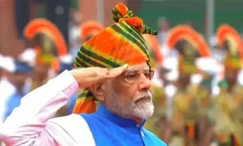 लाल किले की प्राचीर से PM मोदी ने फहराया तिरंगा, देश मना रहा 79वां स्वतंत्रता दिवस लाल किले की प्राचीर से PM मोदी ने फहराया तिरंगा, देश मना रहा 79वां स्वतंत्रता दिवस