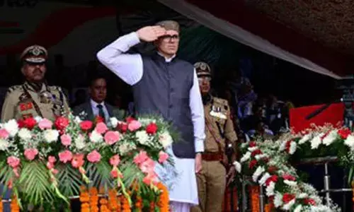 जम्मू-कश्मीर: उमर ने राज्य के दर्जे की बहाली के लिए घर-घर हस्ताक्षर अभियान शुरू करने की घोषणा की जम्मू-कश्मीर: उमर ने राज्य के दर्जे की बहाली के लिए घर-घर हस्ताक्षर अभियान शुरू करने की घोषणा की