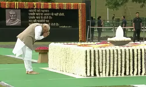 पूर्व प्रधानमंत्री अटल बिहारी वाजपेयी की पुण्यतिथि पर पीएम मोदी समेत कई नेताओं ने दी श्रद्धांजलि पूर्व प्रधानमंत्री अटल बिहारी वाजपेयी की पुण्यतिथि पर पीएम मोदी समेत कई नेताओं ने दी श्रद्धांजलि